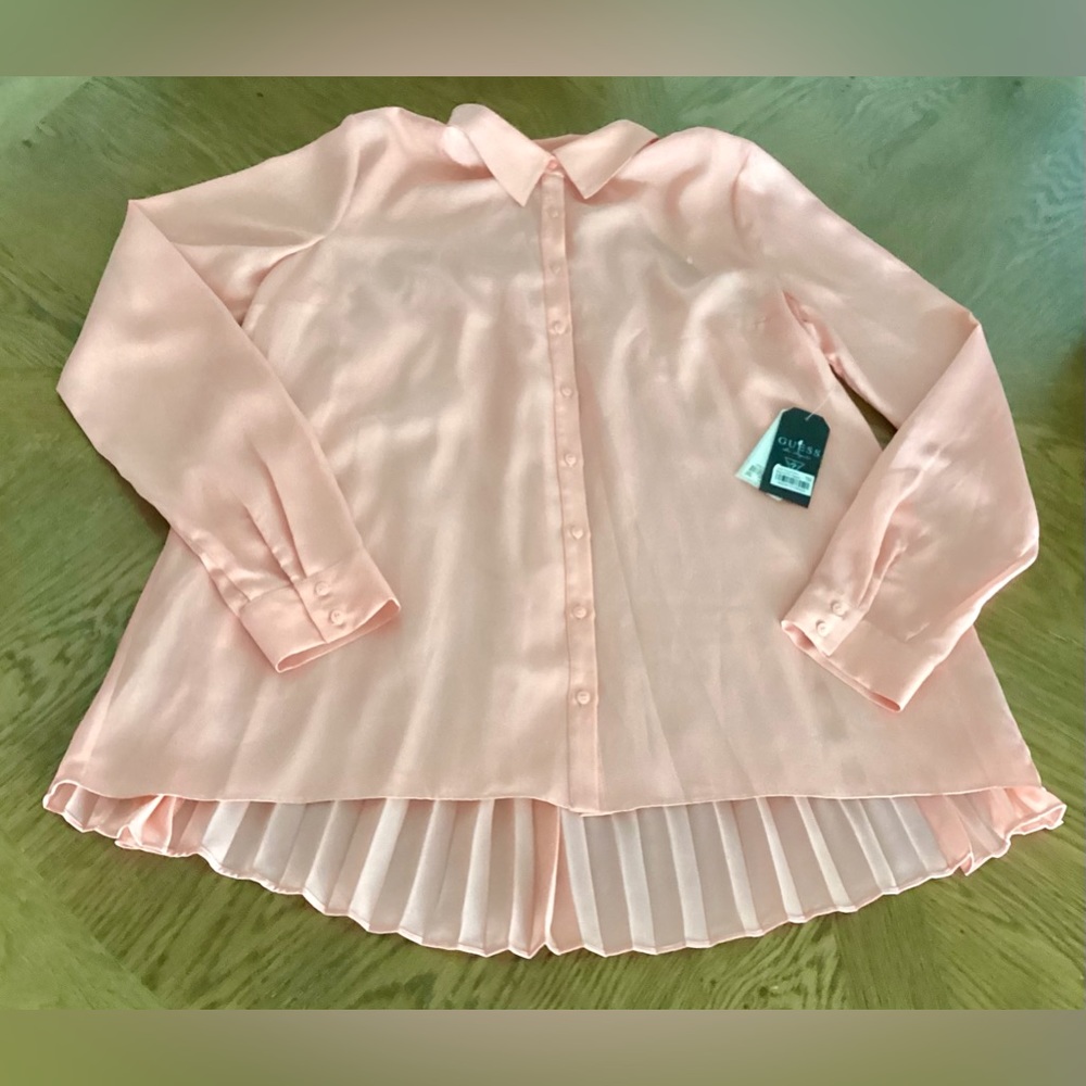 Nwt Guess Long Sleeve kelly Blouse peach color bottom down/pleated  Sz M